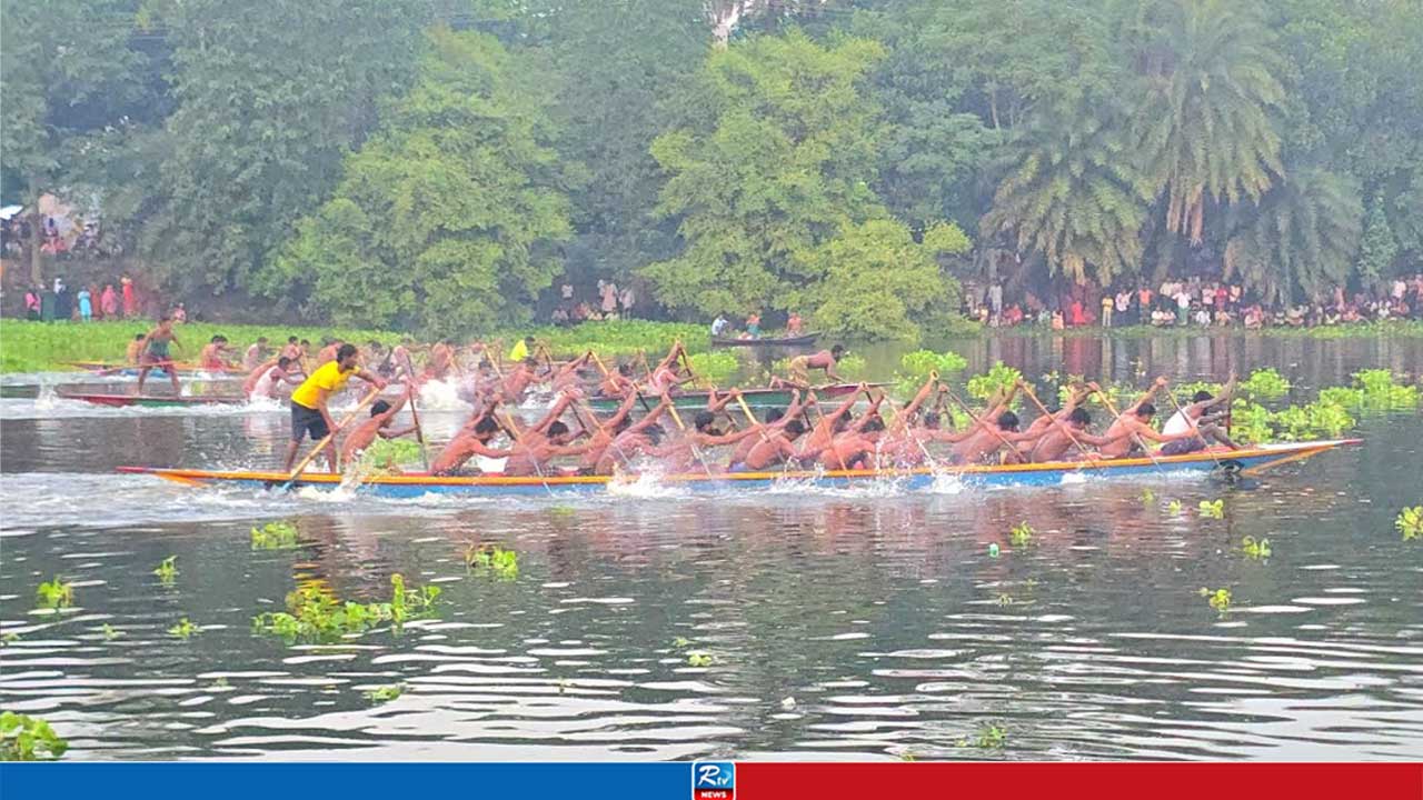 পাবনায় অনুষ্ঠিত হলো ঐতিহ্যবাহী নৌকাবাইচ