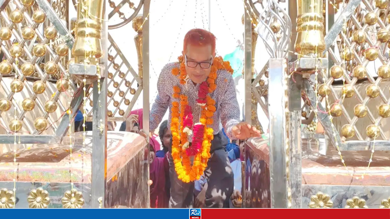 ২০ বছরের কর্মজীবন শেষে ঘোড়ার গাড়িতে আবেগঘন বিদায়