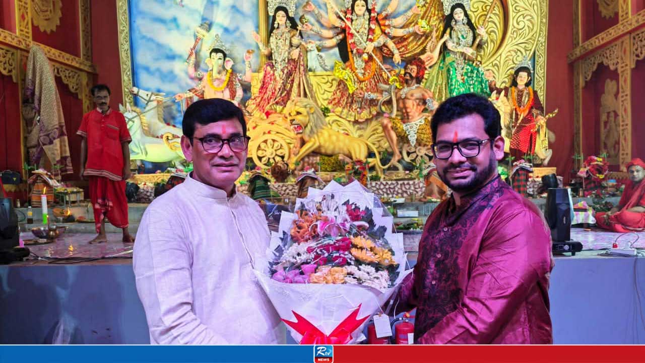 সোনারগাঁয় পূজামণ্ডপ পরিদর্শনে ভারতের উপ-হাইকমিশনার