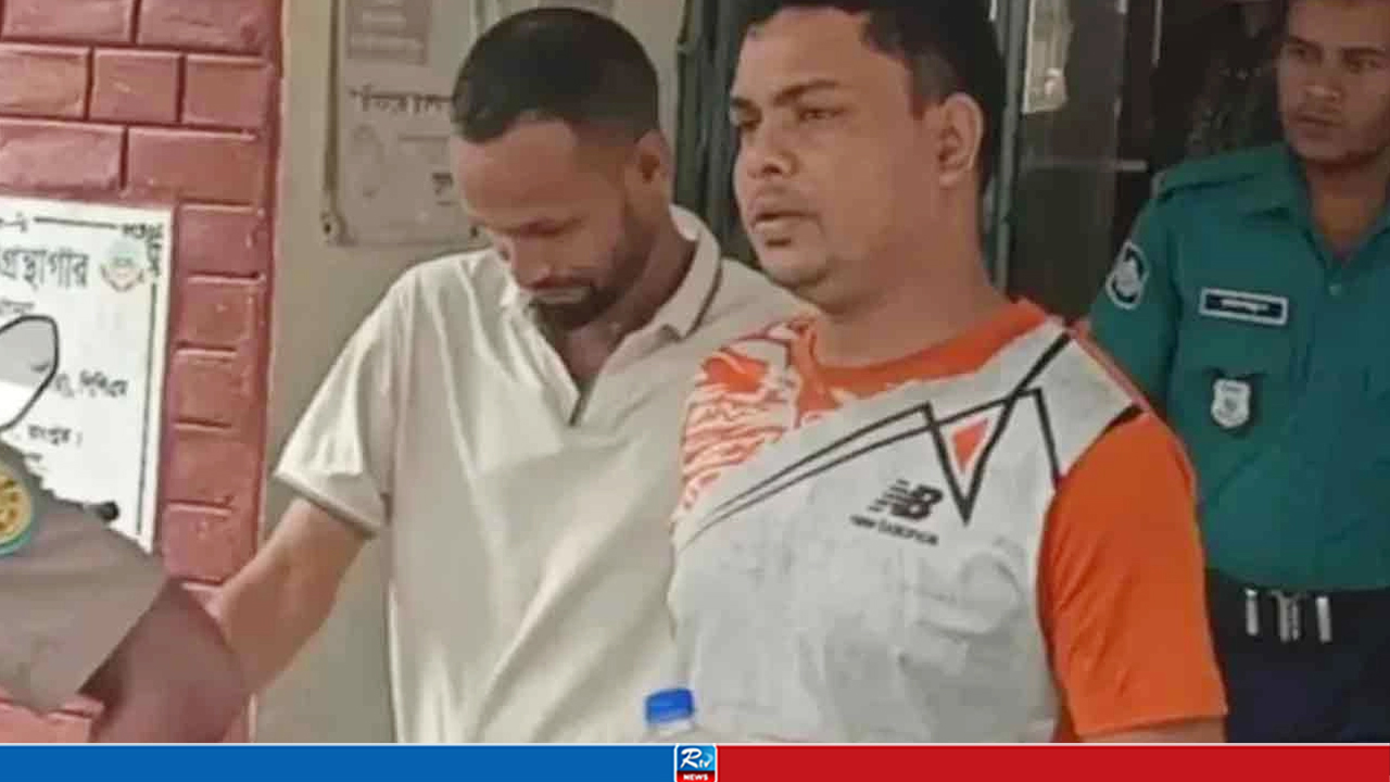রংপুরে আবাসিক হোটেল থেকে ইয়াবাসহ ২ পুলিশ সদস্য আটক