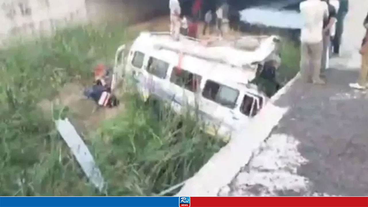 রাজস্থানে নিয়ন্ত্রণ হারিয়ে খাদে বাস, পাঁচজন নারীসহ নিহত ৮