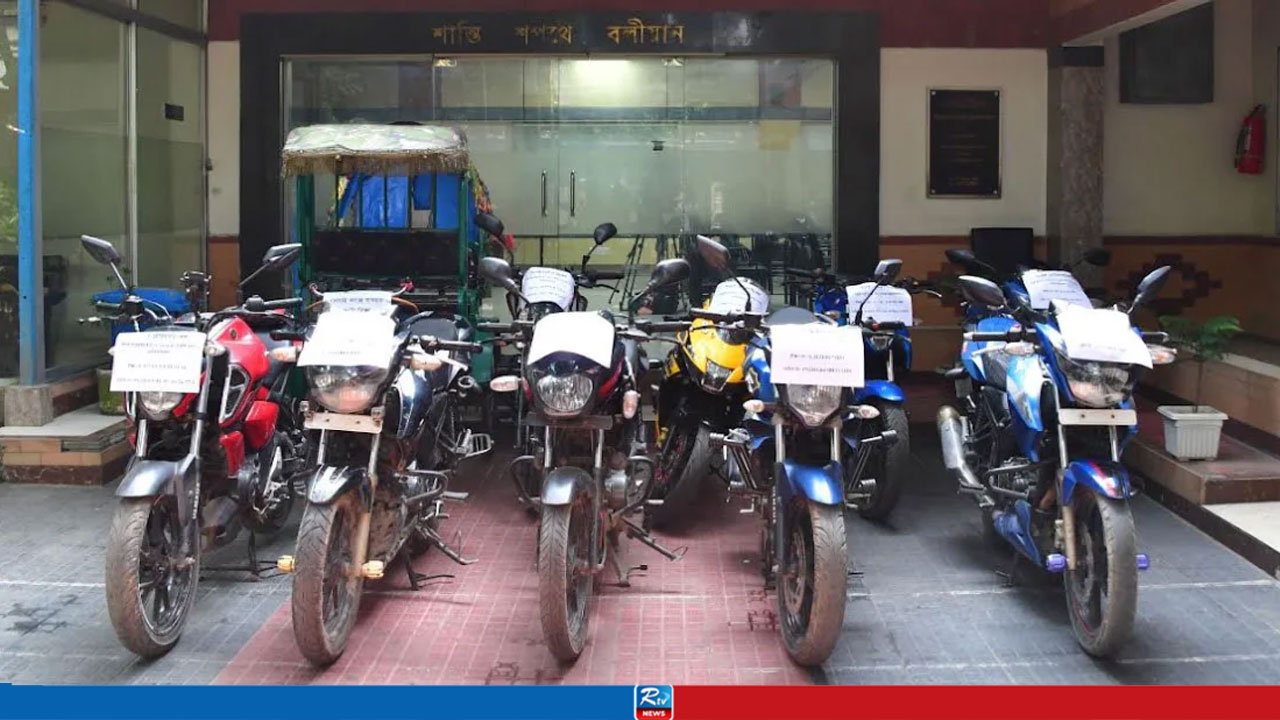 চুরি যাওয়া এক মোটরসাইকেল খুঁজতে গিয়ে মিলল আরও আটটি