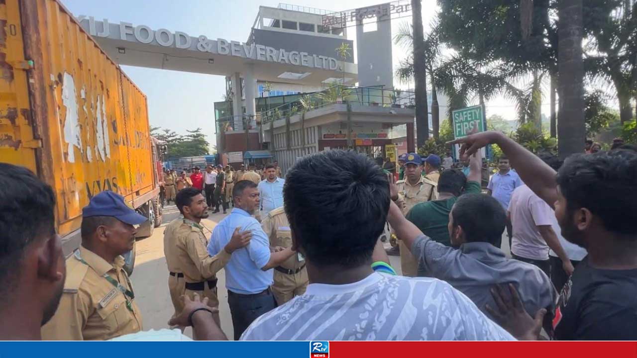 পণ্য খালাসে বাধা, ২০ কোটি টাকা ক্ষতির অভিযোগ