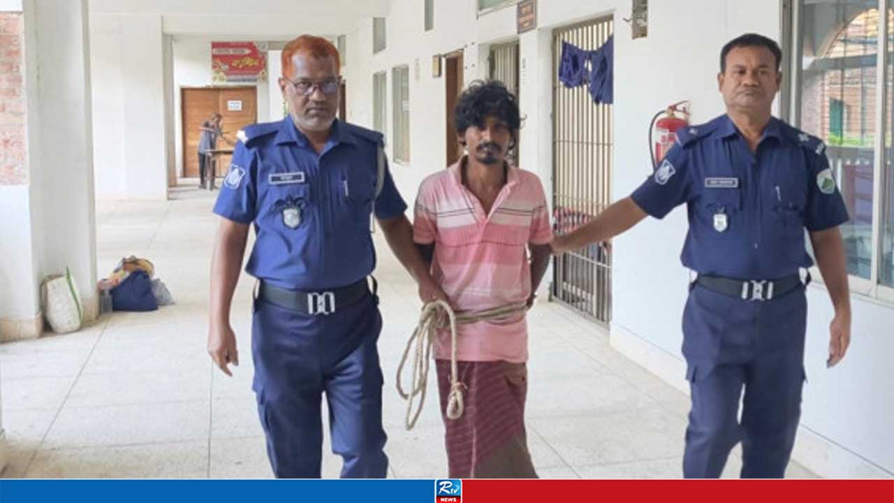 থানায় ঢুকে ৩ পুলিশকে বাটাম দিয়ে পেটালেন যুবক