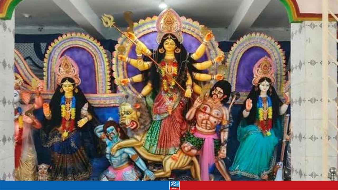পূজামণ্ডপগুলোতে দেবী বিসর্জনের প্রস্তুতি, ভক্তদের মাঝে বিষাদের ছায়া