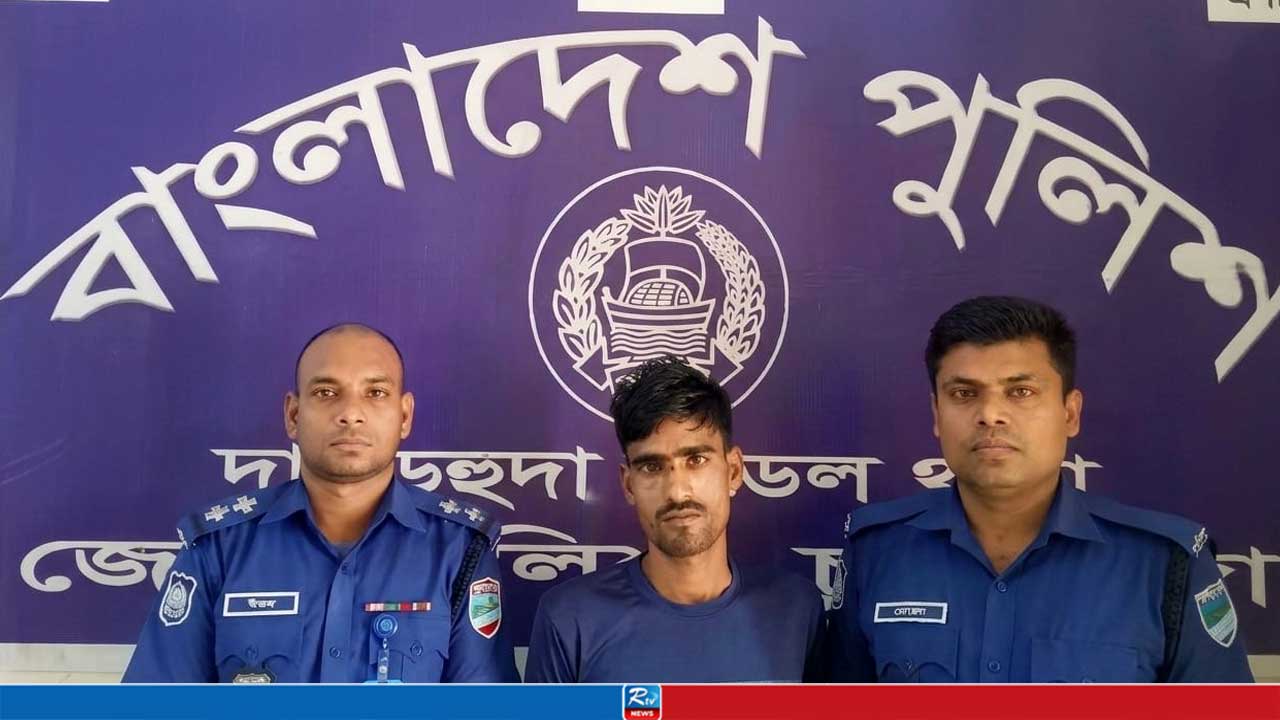 চুয়াডাঙ্গায় পুলিশ সদস্যকে হত্যাচেষ্টার ঘটনায় যুবক গ্রেপ্তার