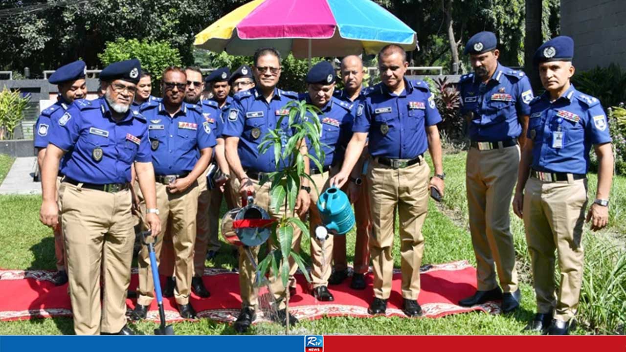 পুলিশের বৃক্ষরোপণ কর্মসূচির উদ্বোধন করলেন আইজিপি