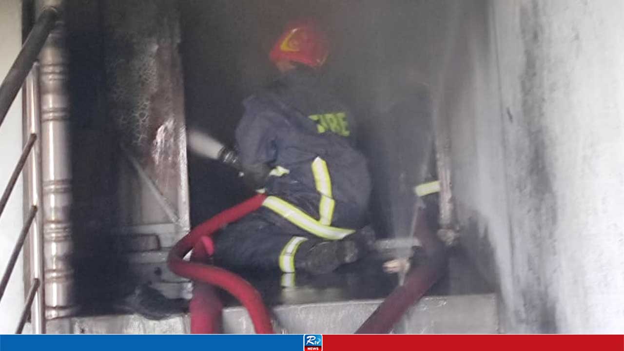 কেরানীগঞ্জে কারখানায় ভয়াবহ আগুন, নিয়ন্ত্রণে ৮ ইউনিট
