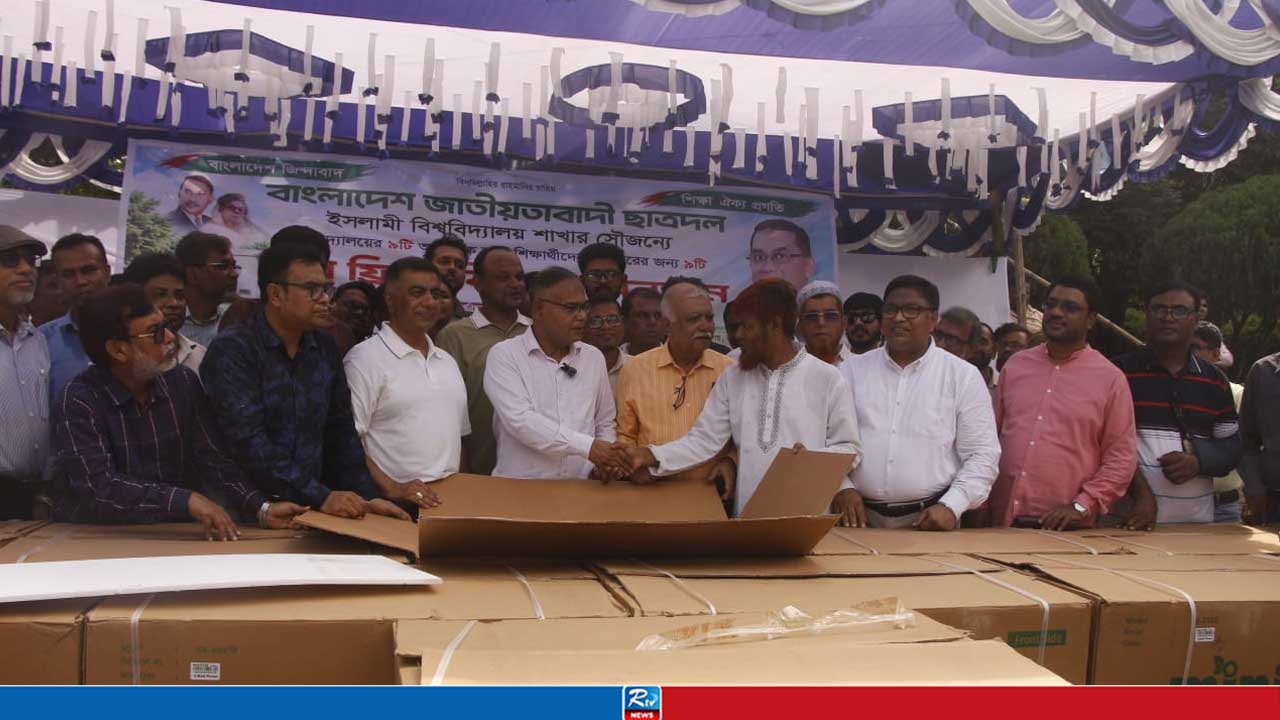 ইবির ৯ আবাসিক হলে ডিপ ফ্রিজ উপহার দিলো ছাত্রদল