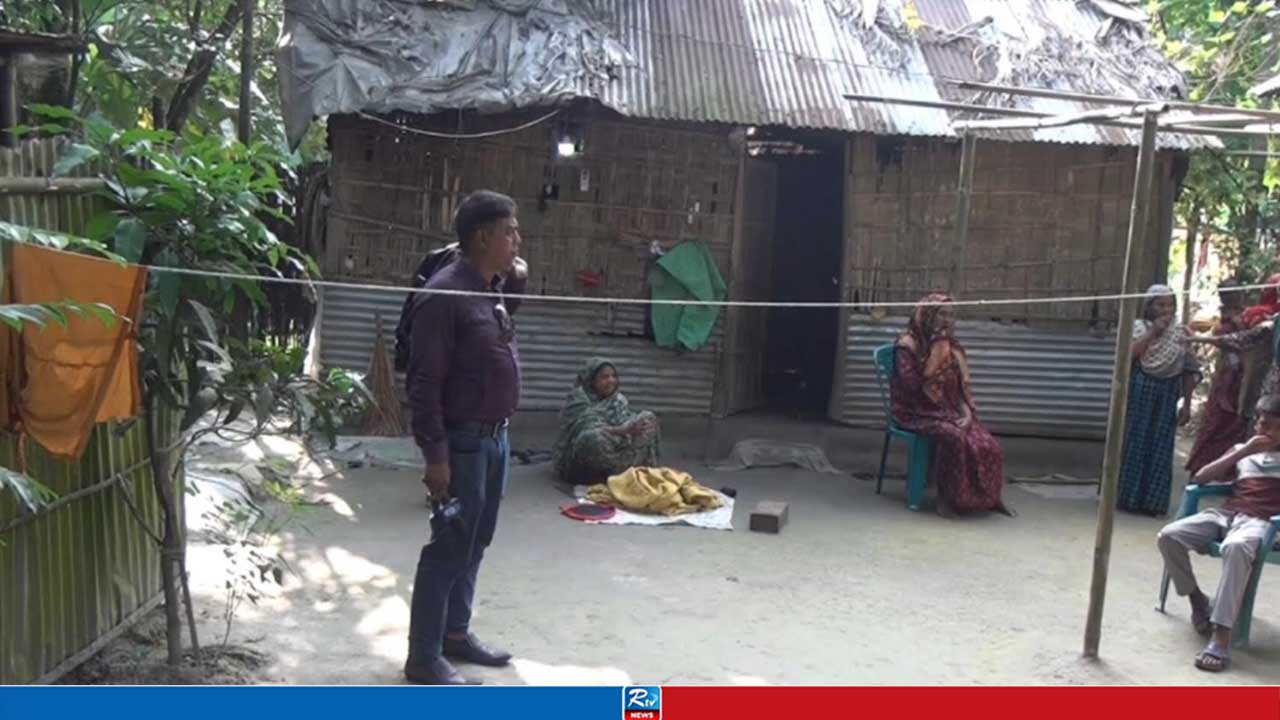 মায়ের ঠাঁই জীর্ণ ঘরে, শিক্ষক ছেলে ব্যস্ত বিলাসে!