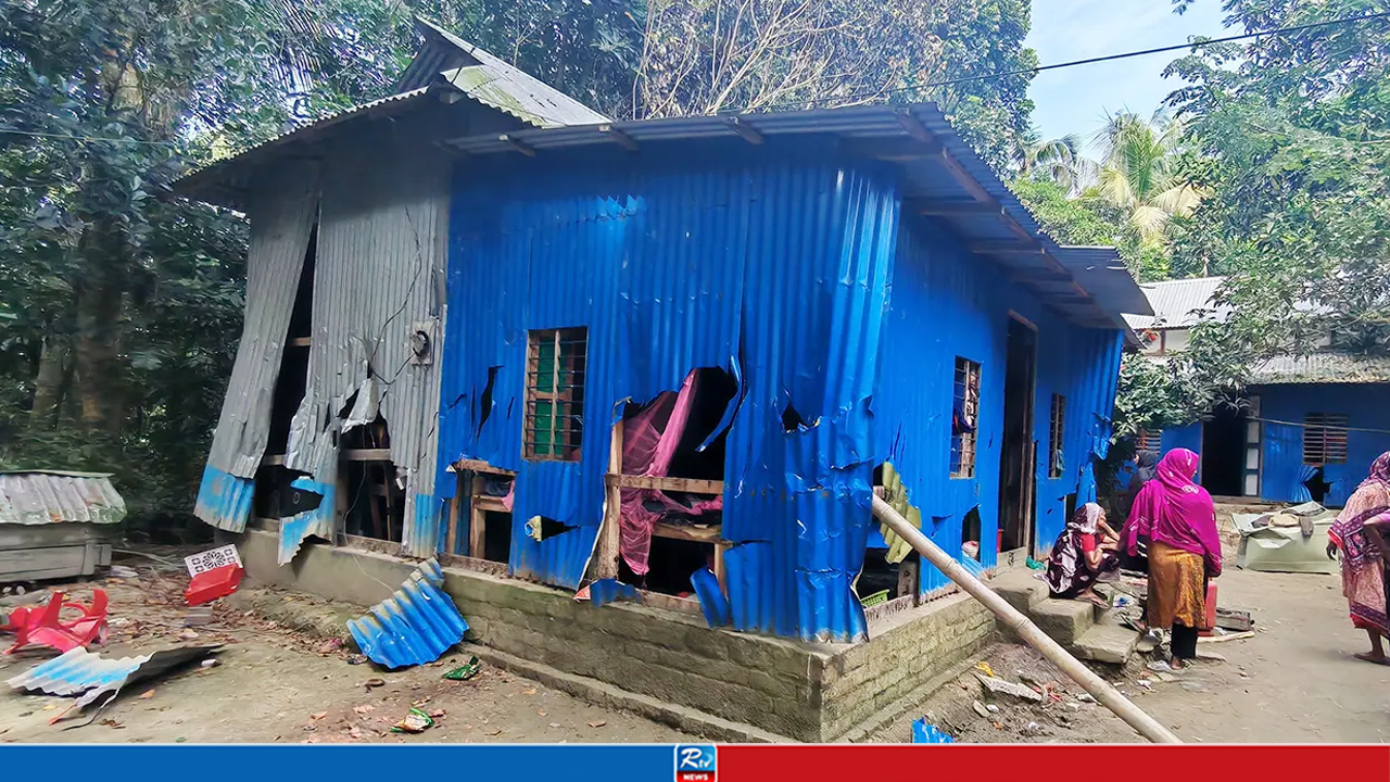 মাদারীপুরে আ.লীগ নেতার বিরুদ্ধে ‘জুলাইযোদ্ধা’র বাড়িসহ ৫০ বাড়িতে হামলার অভিযোগ