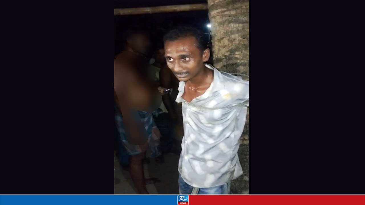 প্রতিবেশীর বাড়িতে মোবাইল চার্জ দিতে গিয়ে ধরা বাবার হত্যাকারী মাদকাসক্ত ছেলে