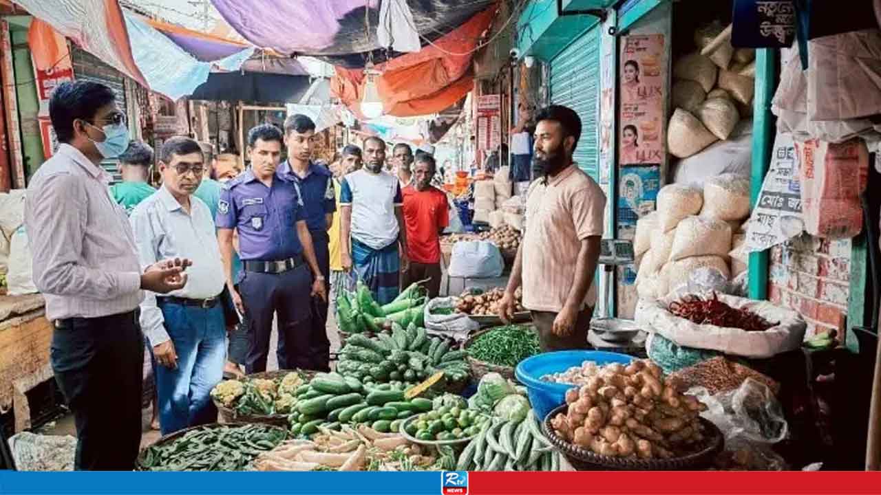 নিত্যপণ্যের বাজারে অভিযান, ৭০ প্রতিষ্ঠানকে জরিমানা