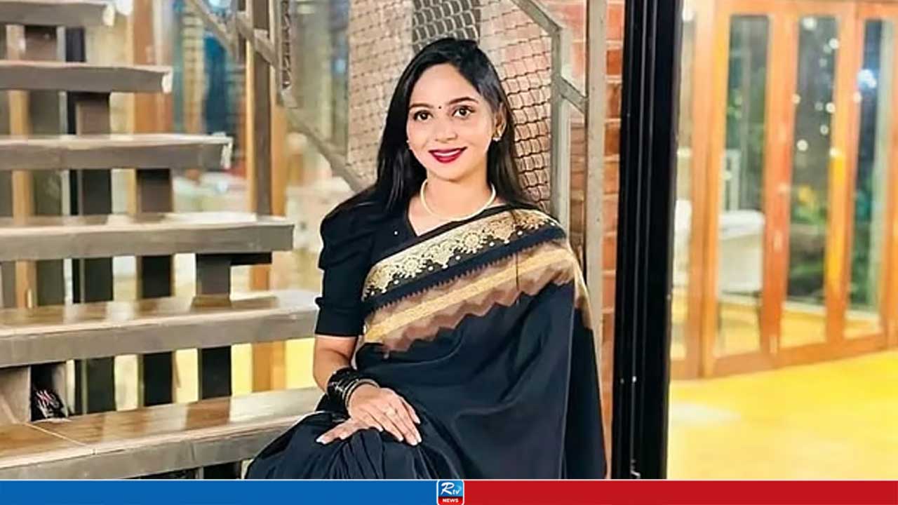 ভালোবেসে বিয়ের পর জুটল নির্যাতন, বাবাকে শেষবারের মতো ভিডিও কল বর্ষার