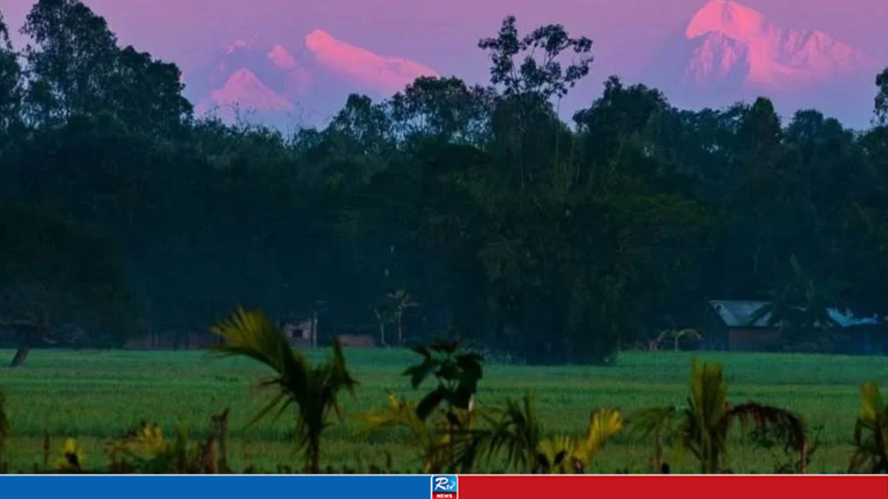 শুধু কাঞ্চনজঙ্ঘা নয়, পঞ্চগড় থেকে এবার দেখা মিলল এভারেস্টেরও