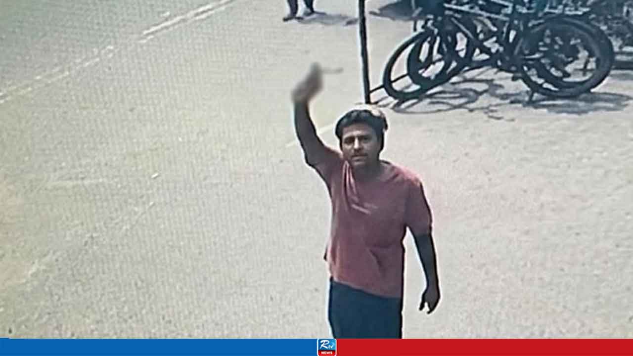 ৫০ লাখ চেয়ে হুমকি, ‘শরীর বোলতার বাসা বানিয়ে খেলা শুরু হবে’