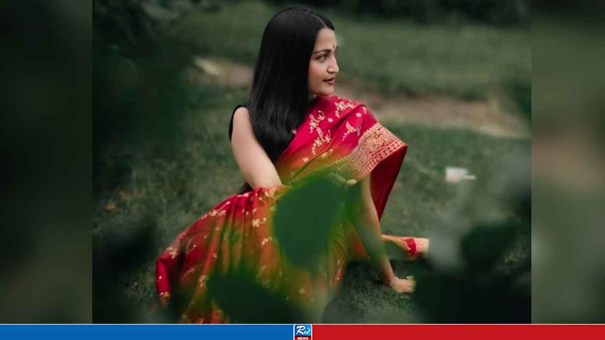 প্রজন্ম পেরিয়েও কেন ফ্যাশনে অমলিন বেনারসি
