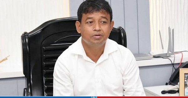 অবশেষে চাকরি থেকে বরখাস্ত ডিবি হারুন